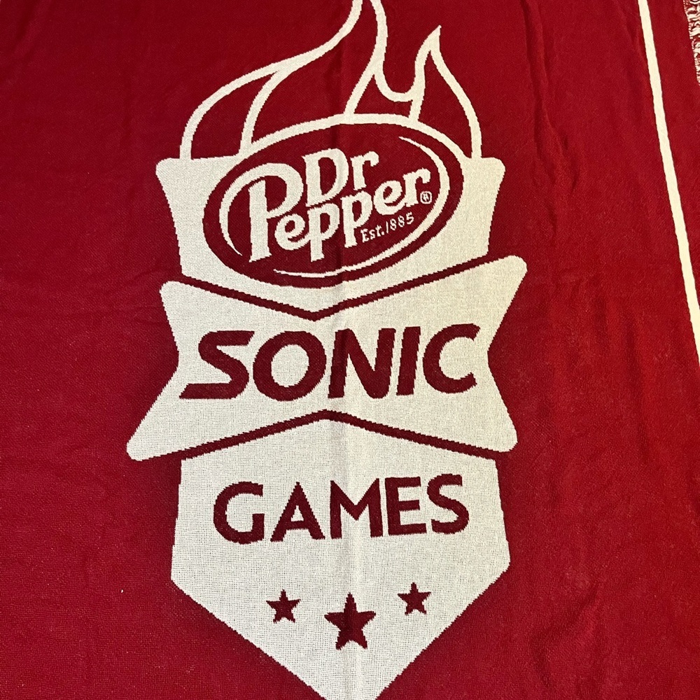 Dr. Pepper Sonic Games Promotional Woven Throw Blanket Sonic Drive In Merch - Picture 6 of 10